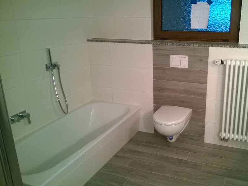 Neu sanierte Badewanne nach Badsanierung durch MT Haustechnik in Reichenbach