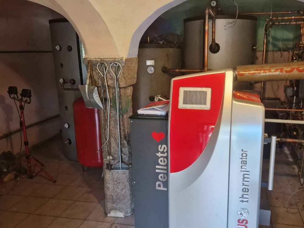 Solafocus Kombikessel zum heizen mit Scheitholz und Pellets