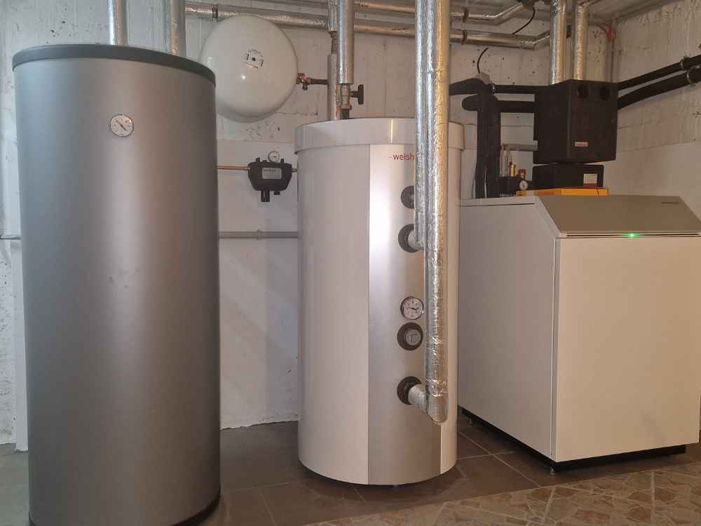 Weishaupt Biblock Wärmepumpe mit Puffer- und Warmwasserspeicher